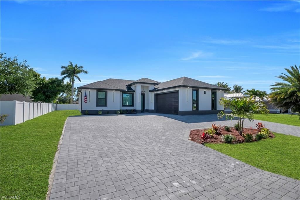 Image 4 of property listing at 807 Nicholas PKWY W, Cape Coral, FL 33991