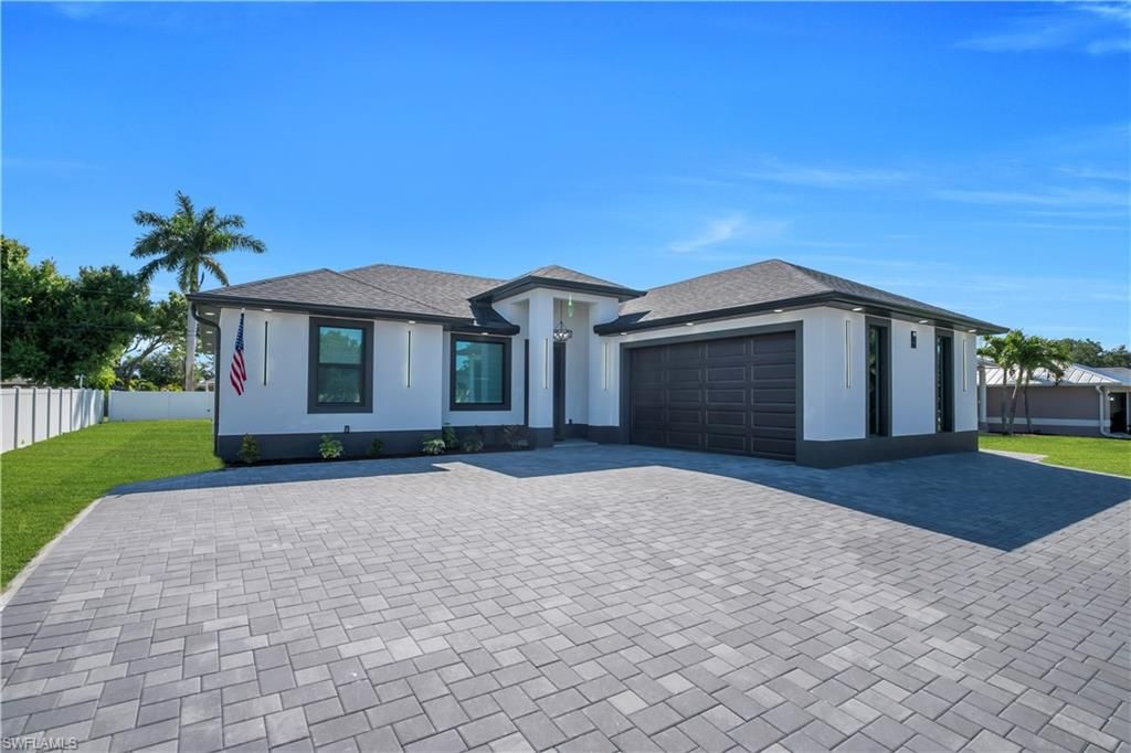 Image 7 of property listing at 807 Nicholas PKWY W, Cape Coral, FL 33991