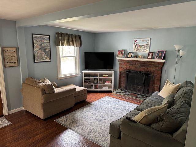 20 Rockaway Rd, Auburn, MA 01501