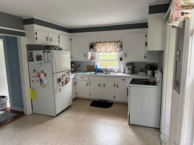 20 Rockaway Rd, Auburn, MA 01501