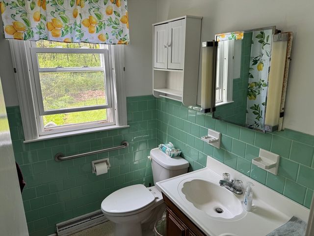 20 Rockaway Rd, Auburn, MA 01501