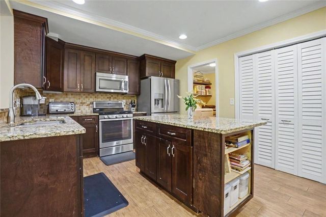 5275 Sugar Ridge Drive NE, Buford, GA 30518