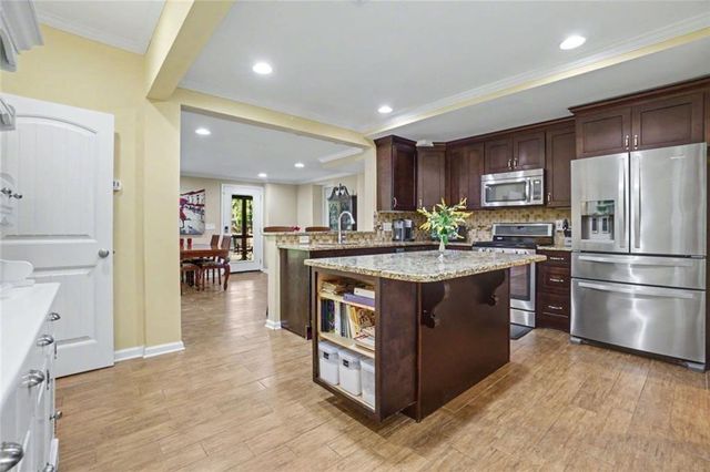 5275 Sugar Ridge Drive NE, Buford, GA 30518
