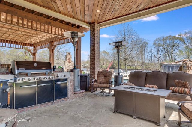 412 Clover Lane, Bossier City, LA 71112
