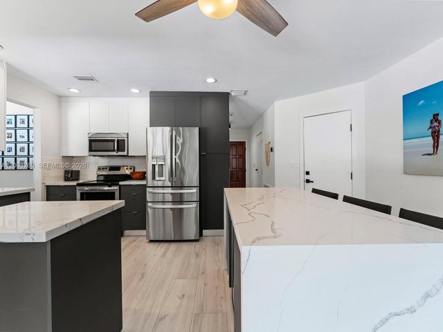 11998 SW 51st Ct, Cooper City, FL 33330