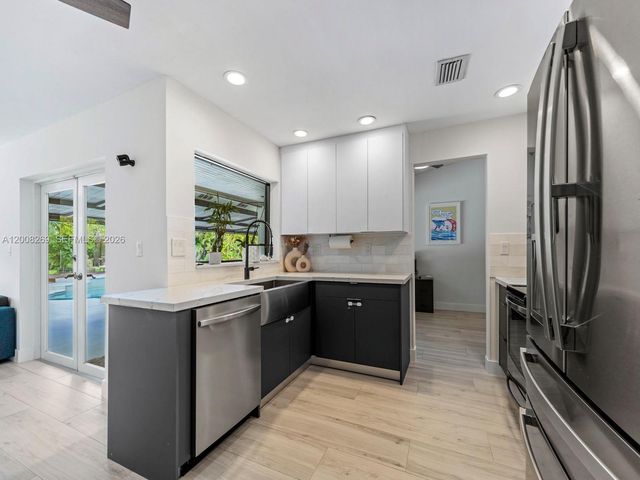 11998 SW 51st Ct, Cooper City, FL 33330