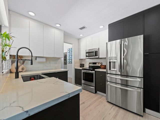 11998 SW 51st Ct, Cooper City, FL 33330