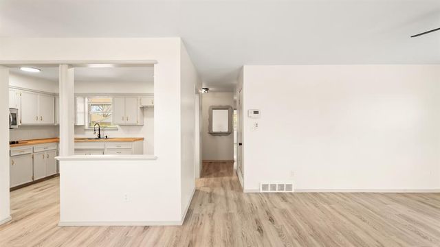 8005 S Youngs Boulevard, Oklahoma City, OK 73159