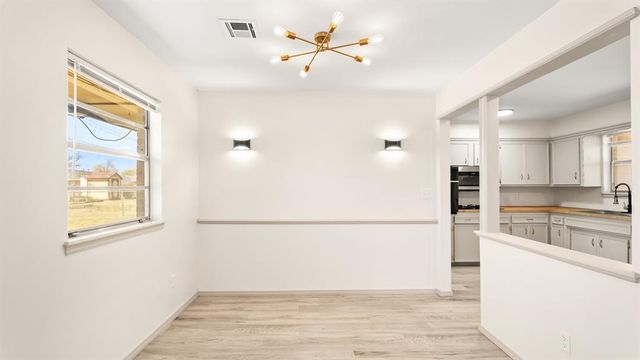 8005 S Youngs Boulevard, Oklahoma City, OK 73159