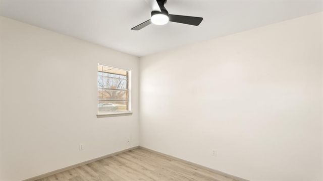 8005 S Youngs Boulevard, Oklahoma City, OK 73159