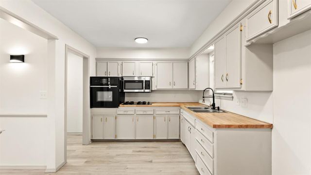 8005 S Youngs Boulevard, Oklahoma City, OK 73159