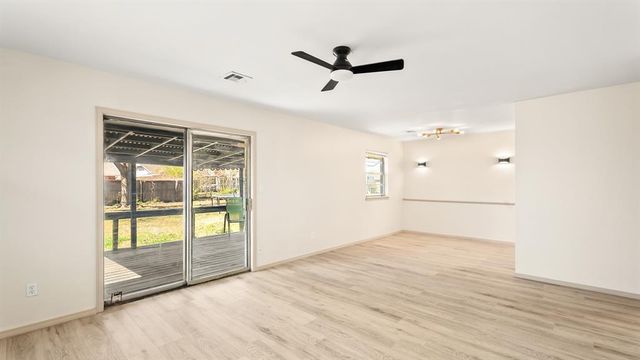 8005 S Youngs Boulevard, Oklahoma City, OK 73159