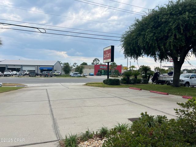 1813 Thomas Drive, Panama City, FL 32408