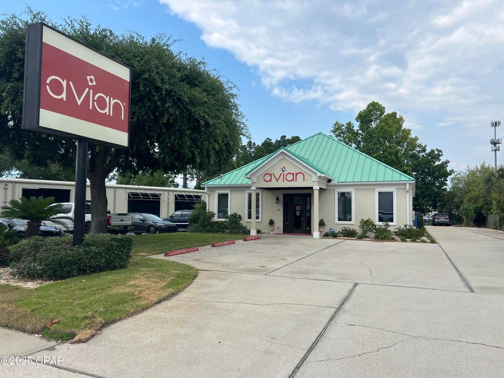 1813 Thomas Drive, Panama City, FL 32408