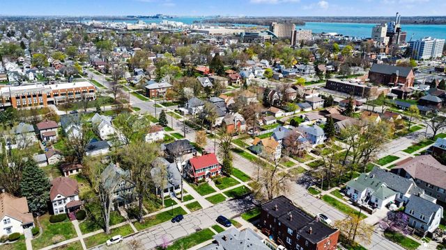 304 Chestnut Street, Wyandotte, MI 48192