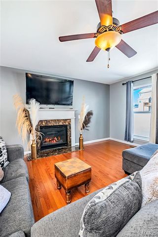 3851 Riverside Pointe Drive, Hazelwood, MO 63034