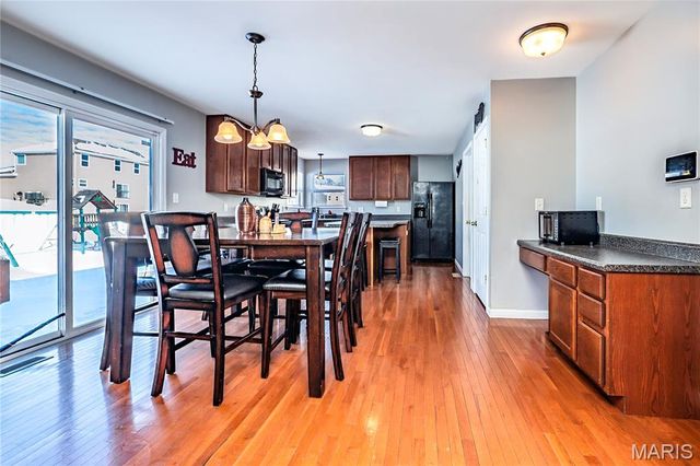 3851 Riverside Pointe Drive, Hazelwood, MO 63034