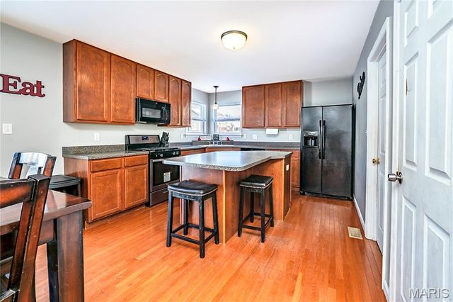 3851 Riverside Pointe Drive, Hazelwood, MO 63034