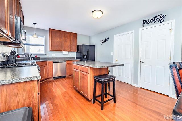 3851 Riverside Pointe Drive, Hazelwood, MO 63034