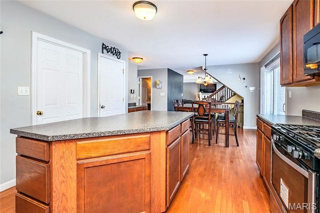 3851 Riverside Pointe Drive, Hazelwood, MO 63034