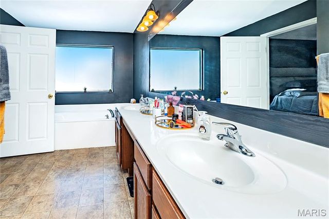 3851 Riverside Pointe Drive, Hazelwood, MO 63034