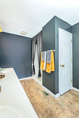 3851 Riverside Pointe Drive, Hazelwood, MO 63034