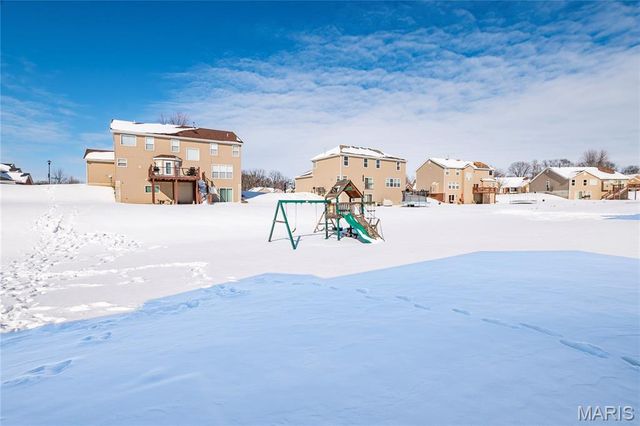 3851 Riverside Pointe Drive, Hazelwood, MO 63034