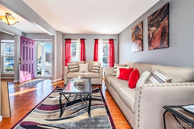 3851 Riverside Pointe Drive, Hazelwood, MO 63034