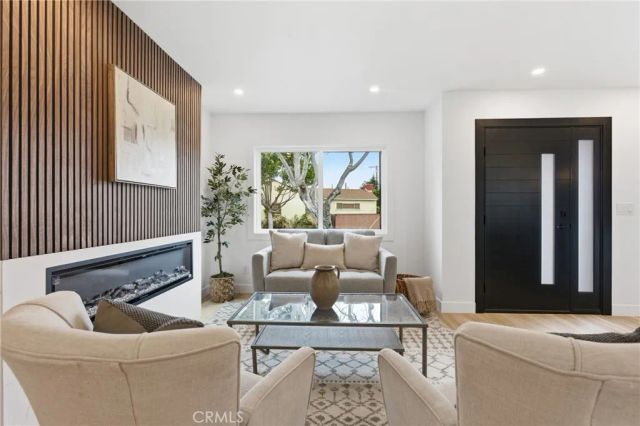 3330 Delaware Avenue, Santa Monica, CA 90404