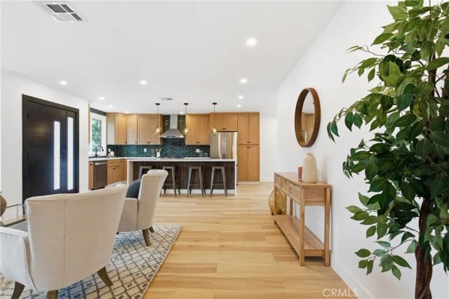 3330 Delaware Avenue, Santa Monica, CA 90404