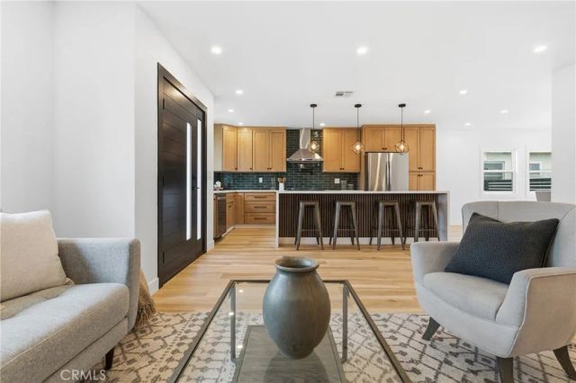 3330 Delaware Avenue, Santa Monica, CA 90404