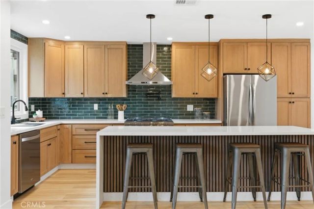 3330 Delaware Avenue, Santa Monica, CA 90404