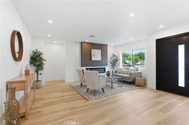 3330 Delaware Avenue, Santa Monica, CA 90404