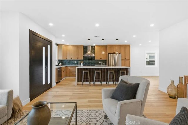 3330 Delaware Avenue, Santa Monica, CA 90404