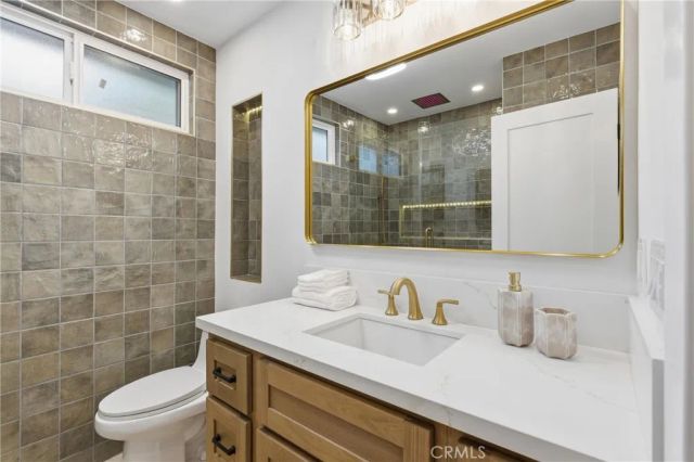 3330 Delaware Avenue, Santa Monica, CA 90404