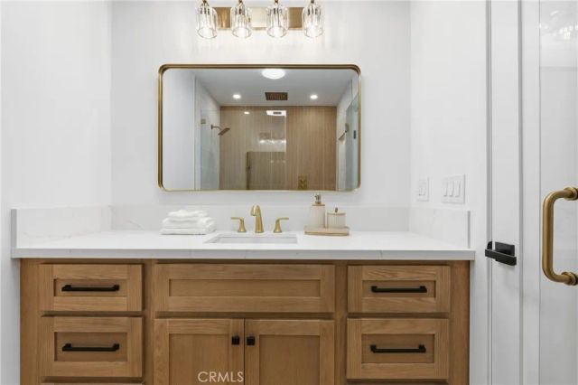 3330 Delaware Avenue, Santa Monica, CA 90404