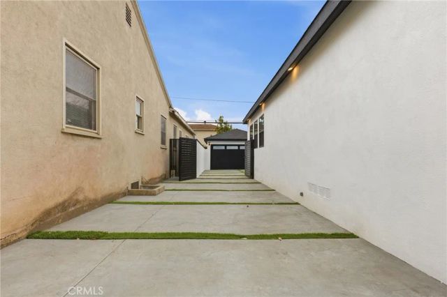 3330 Delaware Avenue, Santa Monica, CA 90404
