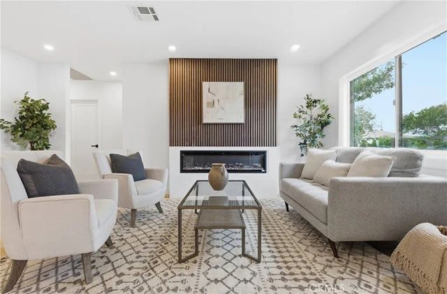 3330 Delaware Avenue, Santa Monica, CA 90404