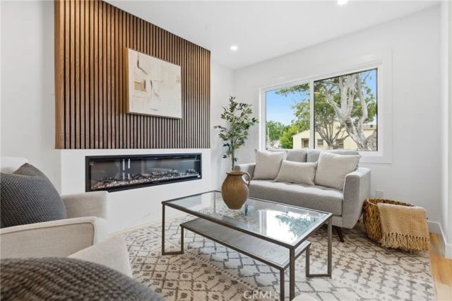 3330 Delaware Avenue, Santa Monica, CA 90404