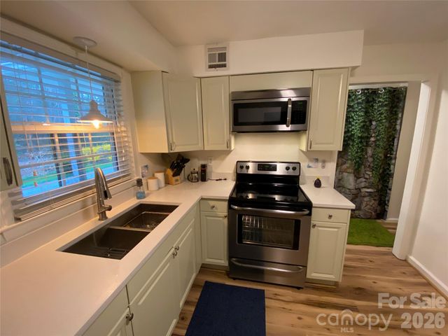 101 Boyd Drive 2C, Flat Rock, NC 28731