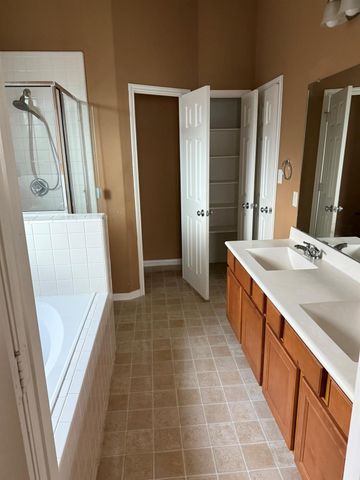 1818 Sonoma Breeze Drive, Houston, TX 77049