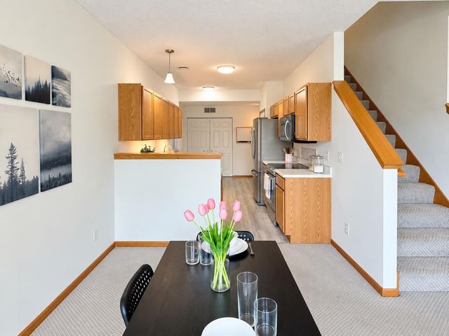 11193 204th Street W 201, Lakeville, MN 55044