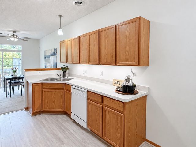 11193 204th Street W 201, Lakeville, MN 55044