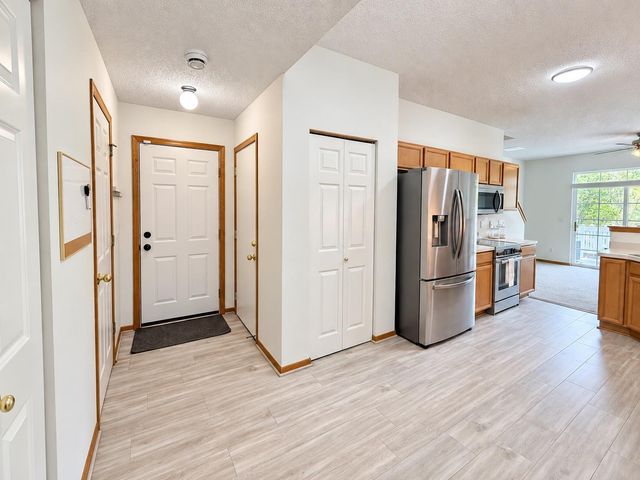 11193 204th Street W 201, Lakeville, MN 55044