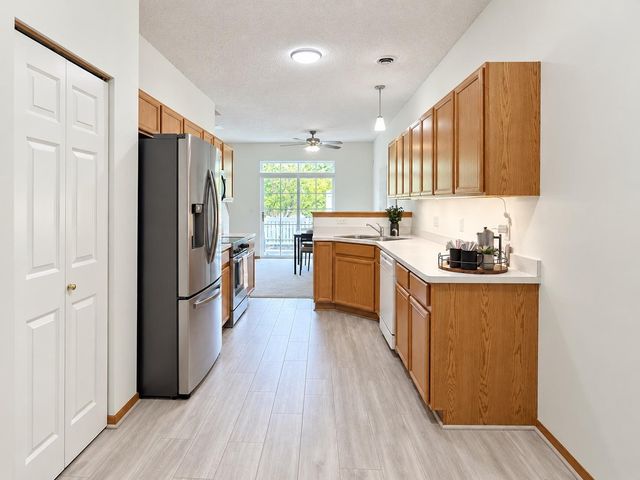 11193 204th Street W 201, Lakeville, MN 55044