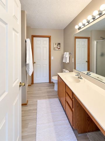 11193 204th Street W 201, Lakeville, MN 55044