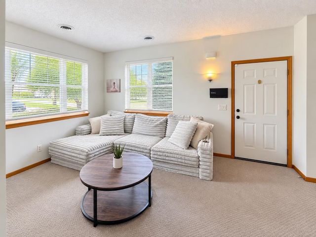 11193 204th Street W 201, Lakeville, MN 55044
