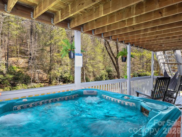 228 White Oak Road, Waynesville, NC 28785