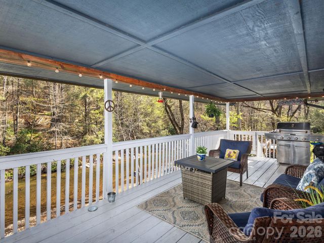 228 White Oak Road, Waynesville, NC 28785