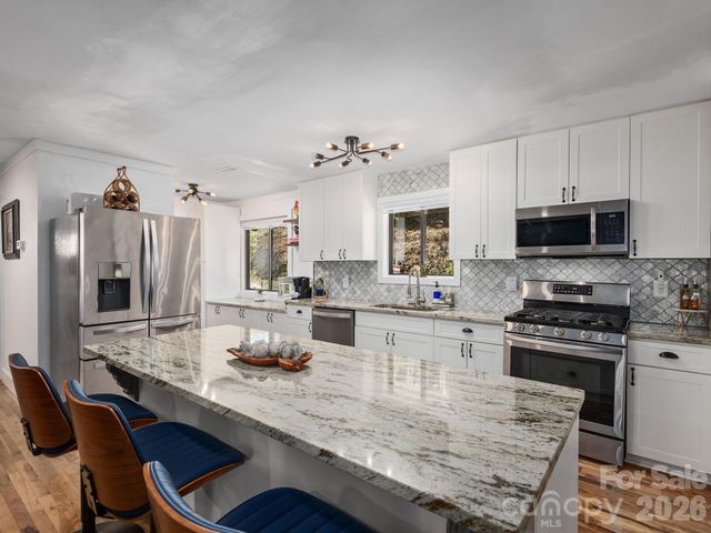 228 White Oak Road, Waynesville, NC 28785